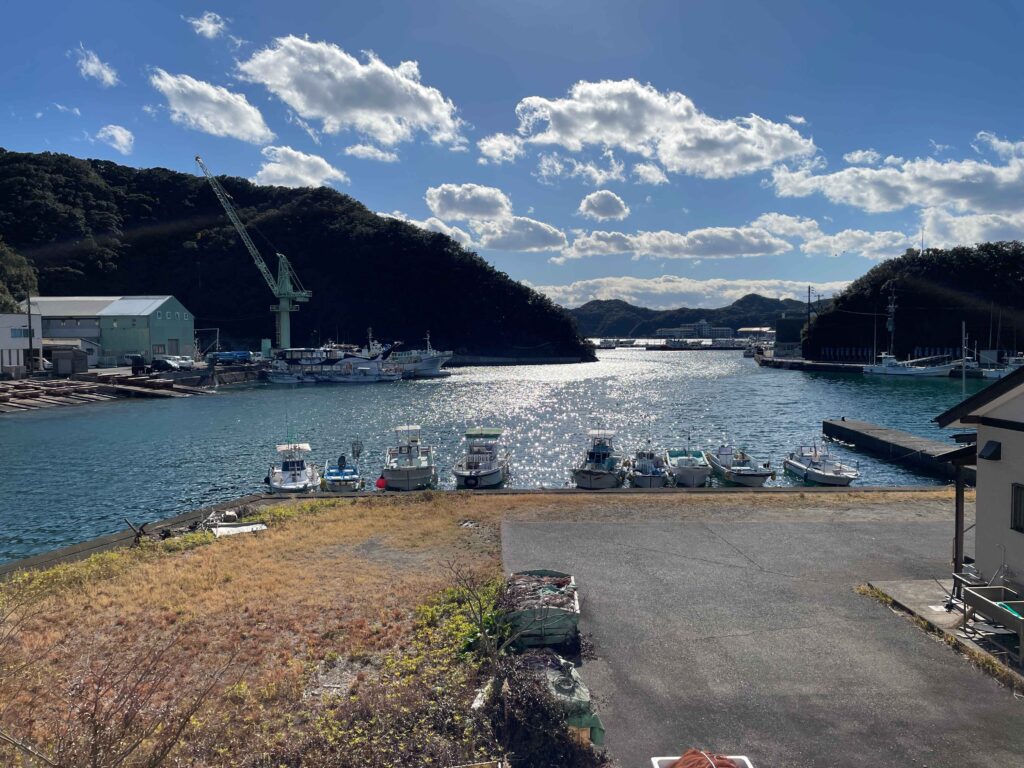 寮の前